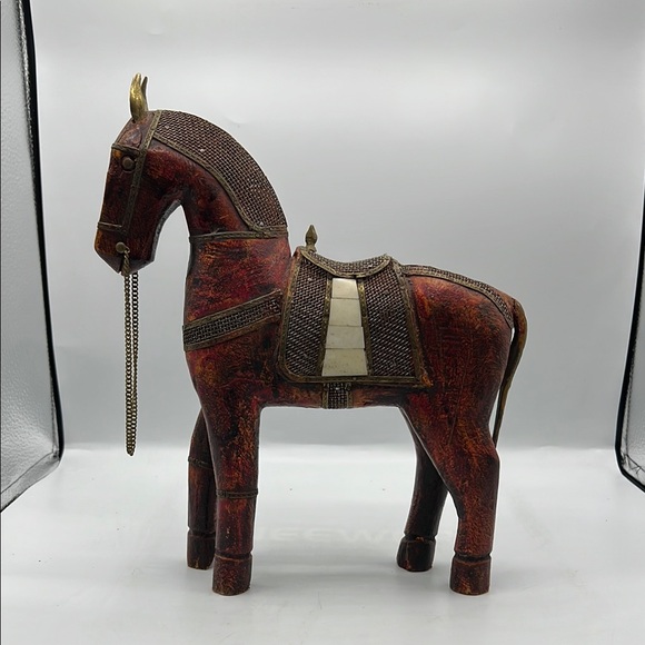Beautiful Majestic Carved Wooden Horse Figurine 12” Tall with Rein & Saddle - Picture 4 of 13